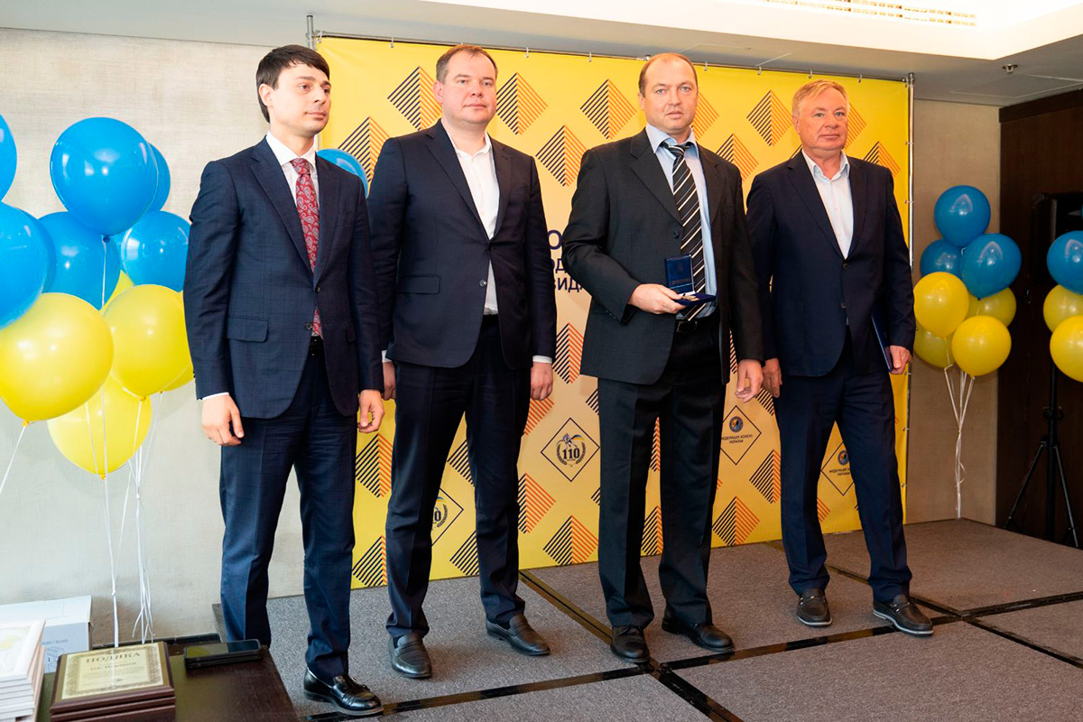 Спортсмени, тренери та фахівці хокею відзначені нагородами Федерації