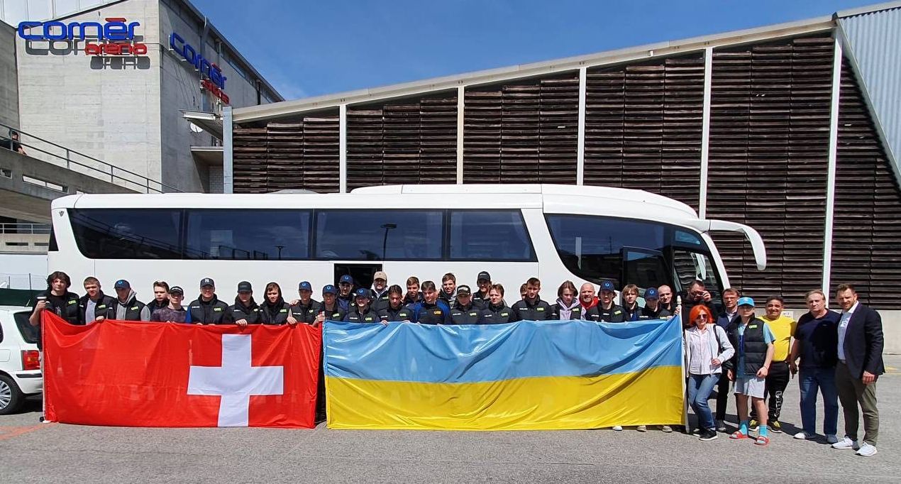 Хокеїсти юнацької збірної України прибули до Швейцарії